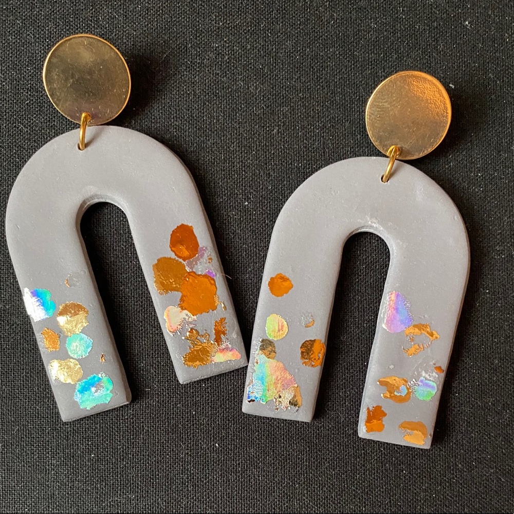 horseshoe earrings NWOT
